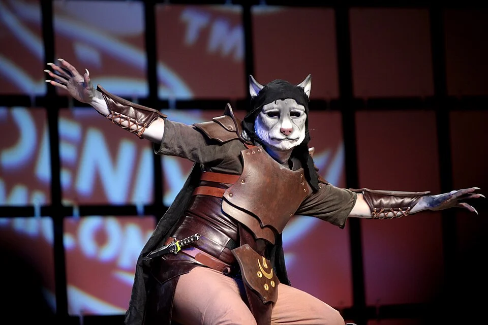 Khajiit cosplayer performing at Phoenix Comicon 2014
