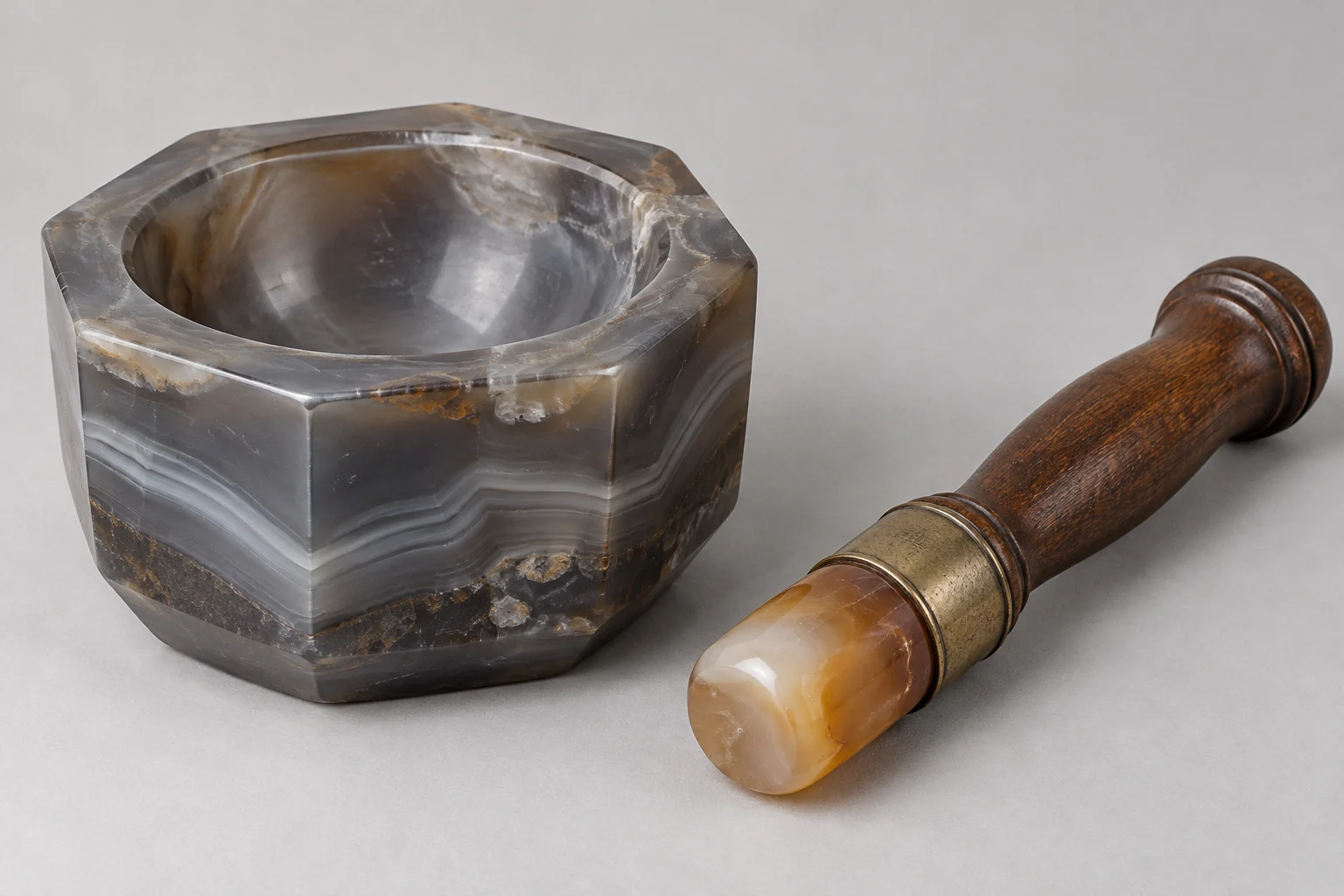 Agate grinding set.