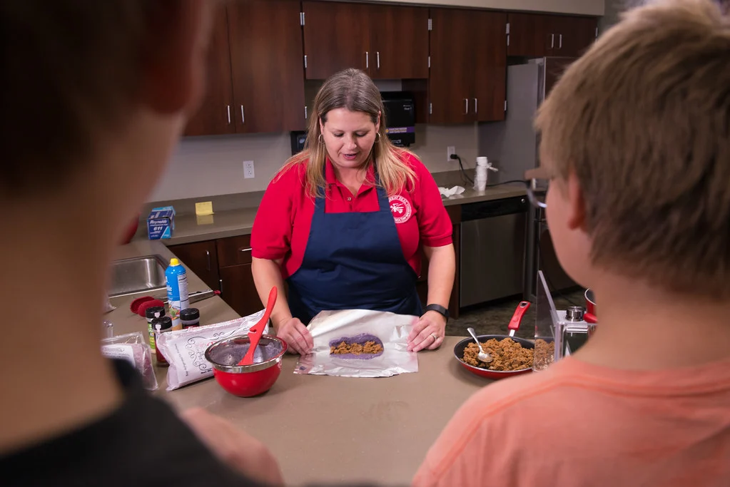 Nutritionist Carmen Robertson demonstrates blue cornmeal tamales at the Choctaw Nation of Oklahoma programme in McAlester, USDA photograph